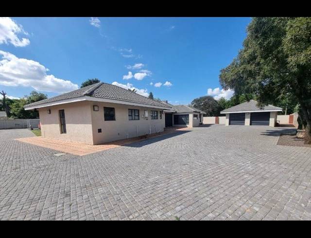 4 BEDROOM HOUSE FOR SALE IN VANDERBIJLPARK SW 5